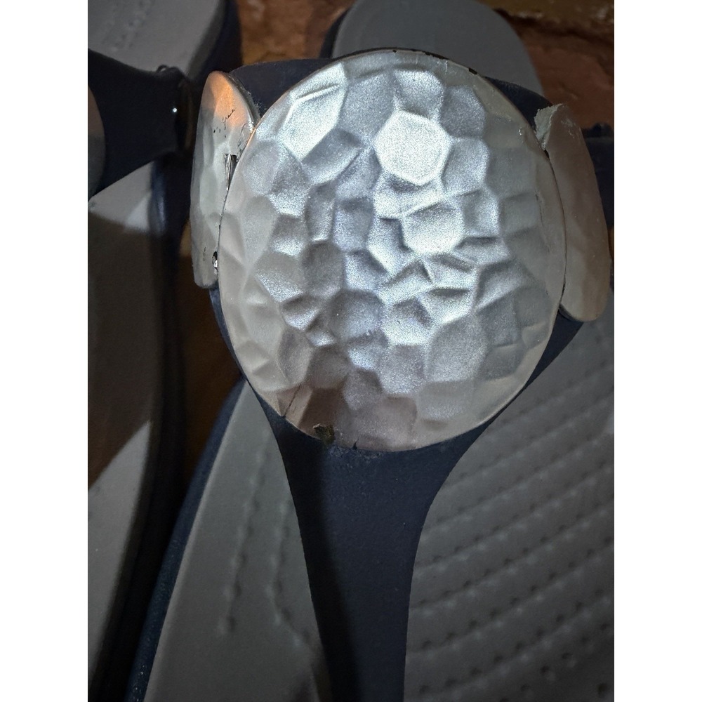 CROCS Sanrah Women's 9 Silver Hammered Circle Rings BLUE Wedge Sandals - Picture 3 of 10